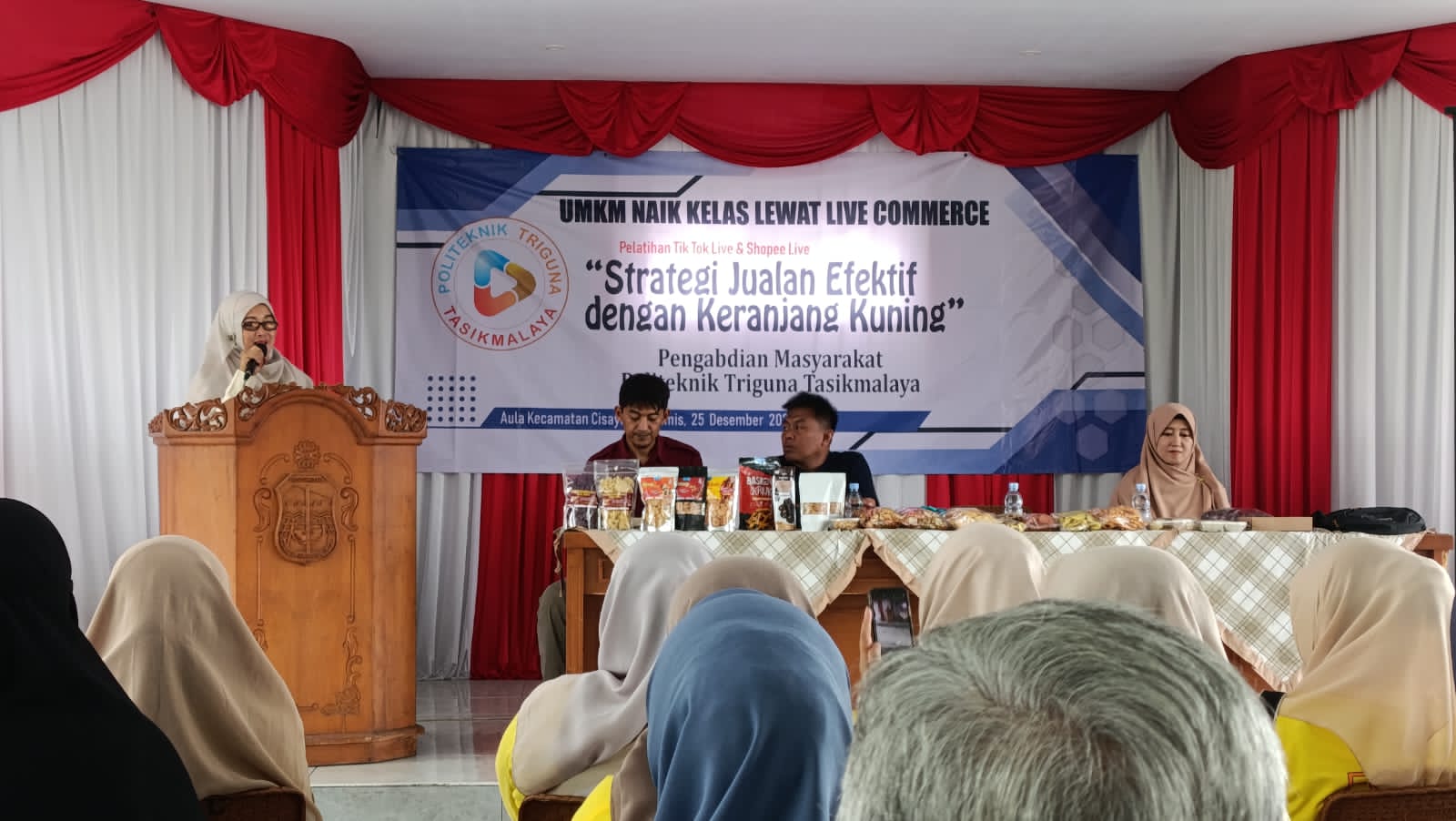 Dr. Lina Marlina dalam kegiatan pengembangan UMKM dan komunitas